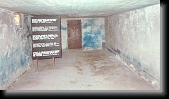 komora III (vychodni stena) baraku 41 v KT Majdanek. * 600 x 341 * (51KB)